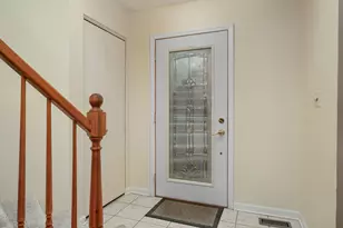 111 Midway Ln, Vernon Hills, IL 60061 - Photo 4