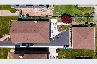 8805 S California Avenue, Evergreen Park, IL 60805 - Photo 2