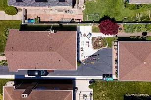 8805 S California Ave, Evergreen Park, IL 60805 - Photo 2