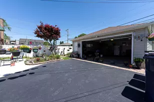 8805 S California Ave, Evergreen Park, IL 60805 - Photo 4