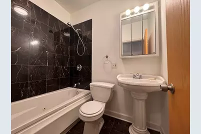 1342 W Estes Avenue #3S, Chicago, IL 60626 - Photo 8