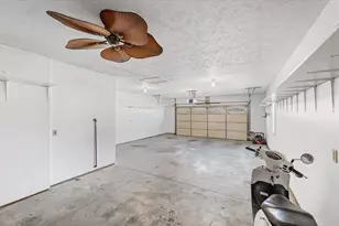 3911 Wildflower Dr, Champaign, IL 61822 - Photo 4