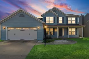 3911 Wildflower Dr, Champaign, IL 61822 - Photo 2