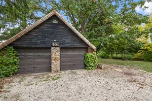 701 E 7th St, Lockport, IL 60441 - Photo 4