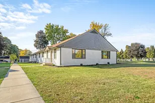 820 Cottage Grove Ave, Rockford, IL 61103 - Photo 4