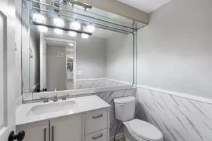 210 Oak Ln, Winthrop Harbor, IL 60096 - Photo 4