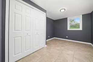 171 Lake Shore Dr, Carpentersville, IL 60110 - Photo 22