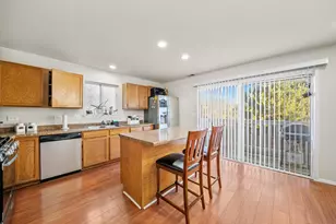 2950 Shelly Ln, Aurora, IL 60504 - Photo 6