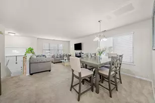 2950 Shelly Ln, Aurora, IL 60504 - Photo 4