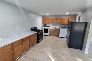 149 Austin Ave, Carpentersville, IL 60110 - Photo 2