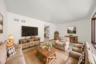 2033 E Hickory St, Crete, IL 60417 - Photo 4