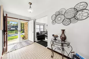 71 Hereford Dr, Crete, IL 60417 - Photo 2