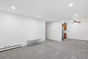 1375 Rebecca Dr, Hoffman Estates, IL 60169 - Photo 6