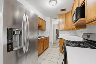 1375 Rebecca Dr, Hoffman Estates, IL 60169 - Photo 10