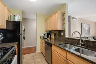 1931 Prairie Square, Schaumburg, IL 60173 - Photo 8