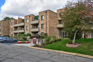 1931 Prairie Square, Schaumburg, IL 60173 - Photo 2