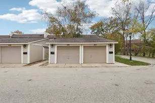 634 Robin Ct, Grayslake, IL 60030 - Photo 32