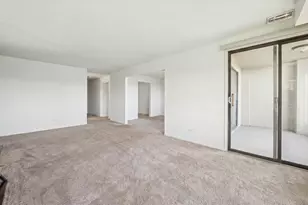 453 Raintree Dr, Glen Ellyn, IL 60137 - Photo 4