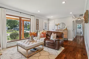 4 Larsen Cir, Romeoville, IL 60446 - Photo 8