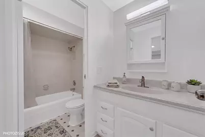 8559 W Rascher Avenue #2N, Chicago, IL 60656 - Photo 10