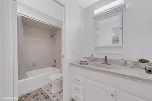 8559 W Rascher Ave, Chicago, IL 60656 - Photo 10