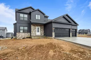 710 Wheatley Dr, Mahomet, IL 61853 - Photo 2