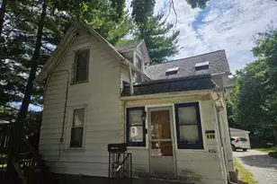 436 Barrington Ave, East Dundee, IL 60118 - Photo 2