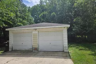 436 Barrington Ave, East Dundee, IL 60118 - Photo 12