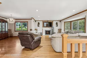 5261 Mulford St, Skokie, IL 60077 - Photo 6