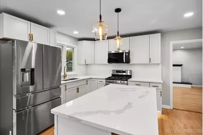 27 S Canterbury Road, Aurora, IL 60506 - Photo 4