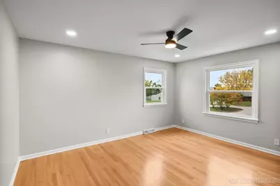 27 S Canterbury Road, Aurora, IL 60506 - Photo 16