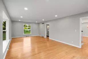 27 S Canterbury Rd, Aurora, IL 60506 - Photo 14