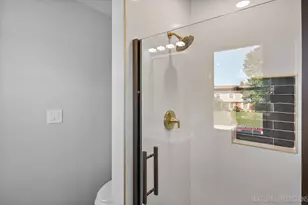 27 S Canterbury Rd, Aurora, IL 60506 - Photo 18