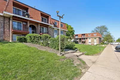 600 Mesa Drive #103, Hoffman Estates, IL 60169 - Photo 2
