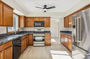 1041 Barlina Rd, Crystal Lake, IL 60014 - Photo 12