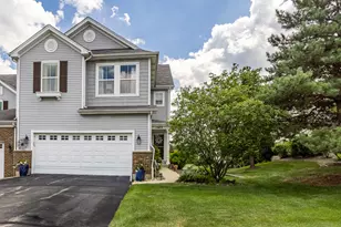 1549 Brompton Ln, Crystal Lake, IL 60014 - Photo 2