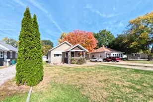 118 W 3rd St, Streator, IL 61364 - Photo 2