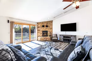 913 Amber Ln, Lake Villa, IL 60046 - Photo 8