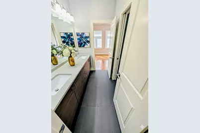 544 E 46th Place, Chicago, IL 60653 - Photo 14