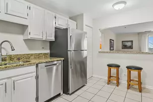451 Town Pl Cir, Buffalo Grove, IL 60089 - Photo 10