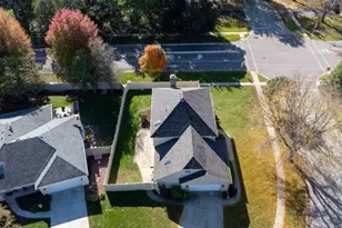 201 N Cambridge Dr, Geneva, IL 60134 - Photo 40