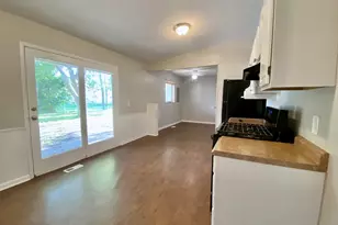 317 E Schaumburg Rd, Streamwood, IL 60107 - Photo 6