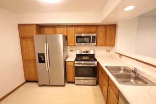 1840 Grove Ave, Schaumburg, IL 60193 - Photo 6