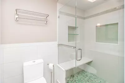 7033 N Kedzie Avenue #401, Chicago, IL 60645 - Photo 18