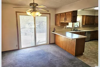 2131 Sunnybrook Drive W, Quincy, IL 62301 - Photo 12