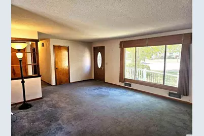 2131 Sunnybrook Drive W, Quincy, IL 62301 - Photo 10