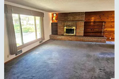 2131 Sunnybrook Drive W, Quincy, IL 62301 - Photo 8