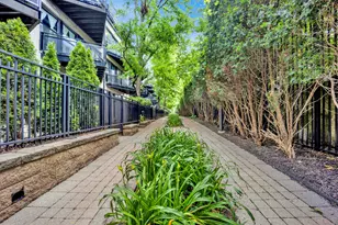 1111 W 15th St, Chicago, IL 60608 - Photo 30