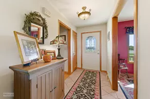 2427 N 42nd Rd, Sheridan, IL 60551 - Photo 8