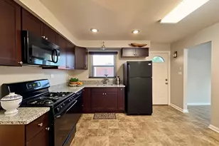 900 W Strieff Ln, Glenwood, IL 60425 - Photo 4